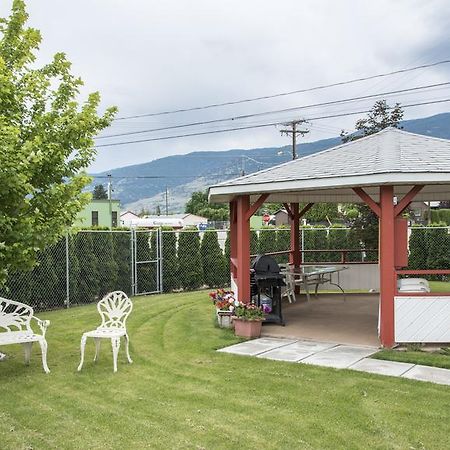 Maple Leaf Motel Inn Towne Osoyoos Exterior foto